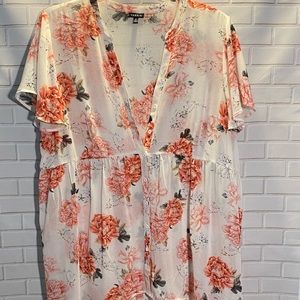 Torrid used size 2x white floral high/low blouse